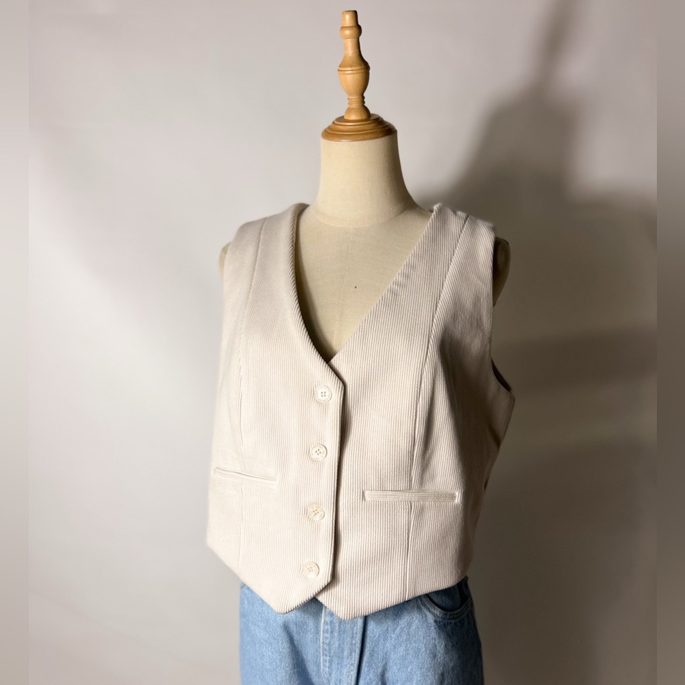 HOUSE OF HARLOW Plush Corduroy Ivory Vest
large